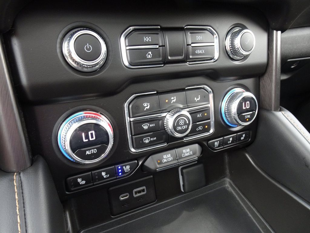 Used 2023 GMC Yukon AT4 w/ AT4 Premium Package AWD/4WD image 19