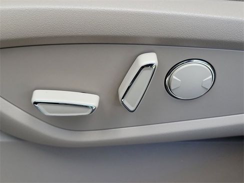 Certified 2023 Lincoln Nautilus FWD w/ Premium Package image 9