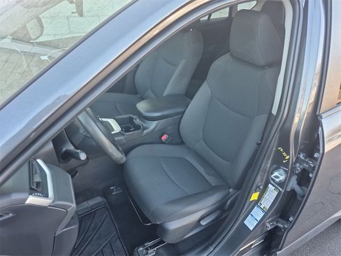 Used 2022 Toyota RAV4 LE image 16