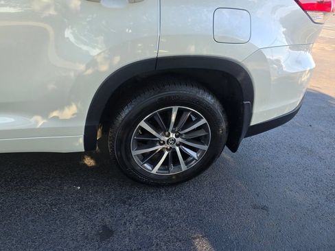 Used 2017 Toyota Highlander XLE AWD/4WD image 4