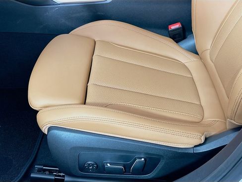 Used 2026 BMW 330i Sedan w/ Convenience Package image 21