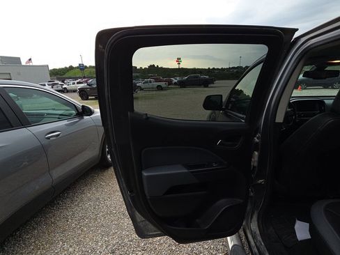 Used 2017 Chevrolet Colorado Z71 AWD/4WD image 14