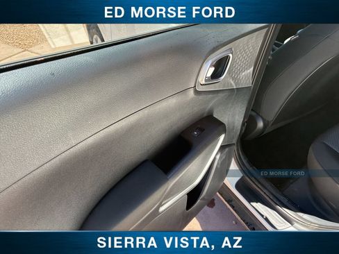 Used 2025 Kia Soul LX FWD image 14