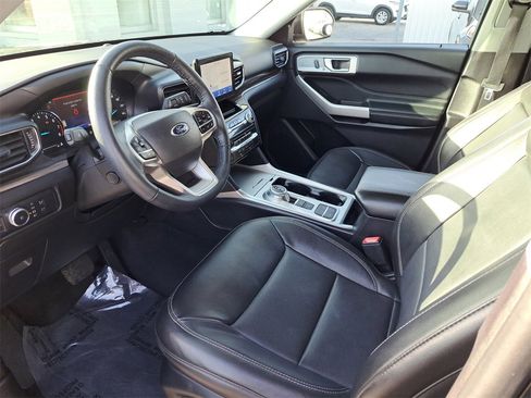 Certified 2022 Ford Explorer Limited w/ Equipment Group 301A image 11