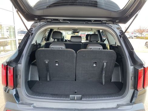 Used 2023 Kia Sorento LX image 14