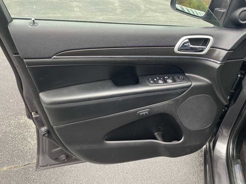 Used 2018 Jeep Grand Cherokee Limited image 28