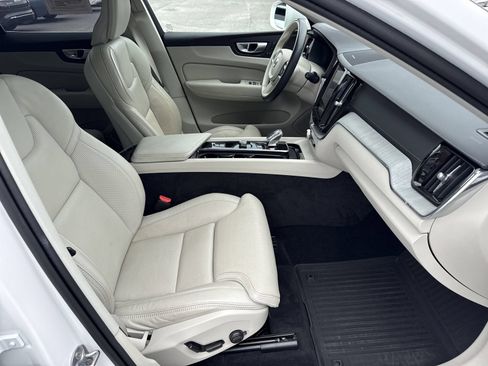 Used 2023 Volvo XC60 B5 Ultimate w/ Protection Package Premier FWD image 33