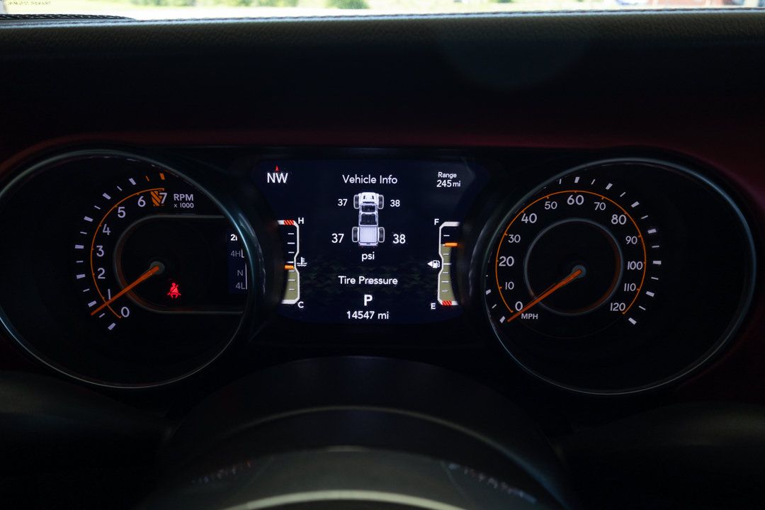 Used 2023 Jeep Gladiator Rubicon w/ LED Lighting Group AWD/4WD image 16