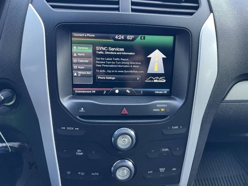 Used 2014 Ford Explorer XLT w/ Equipment Group 202A AWD/4WD image 33