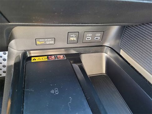 Used 2025 Toyota Camry SE image 21