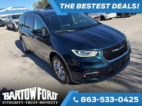 Used 2021 Chrysler Pacifica Touring-L w/ Uconnect Theater Family Group image 3