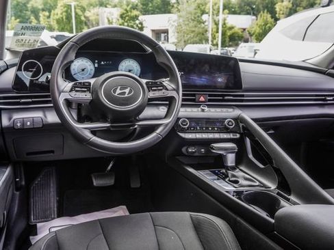 Certified 2024 Hyundai Elantra SEL w/ Convenience Package FWD image 15