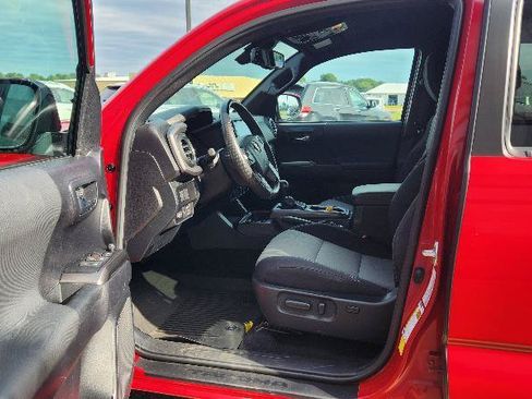Used 2021 Toyota Tacoma TRD Off-Road AWD/4WD image 11