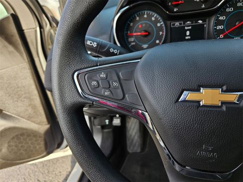 Used 2018 Chevrolet Cruze LT w/ Convenience Package image 11