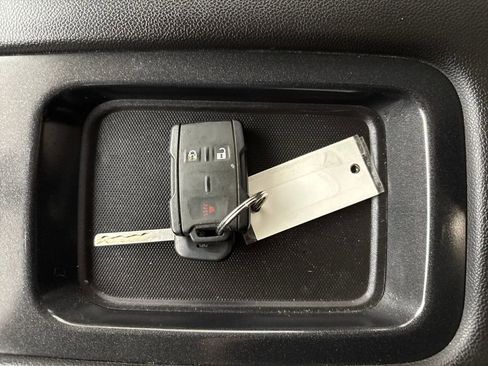 Used 2015 GMC Sierra 1500 SLE image 30