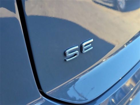 Certified 2024 Volkswagen Atlas Cross Sport SE w/ Panoramic Sunroof Package image 8