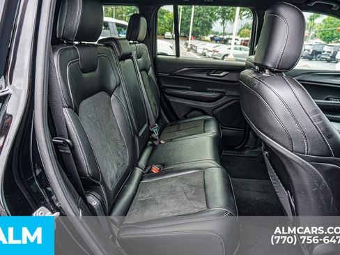 Used 2025 Jeep Grand Cherokee Altitude AWD/4WD image 24