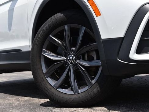 Certified 2023 Volkswagen Tiguan SE FWD image 3