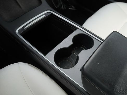 Used 2022 Tesla Model Y Performance image 13