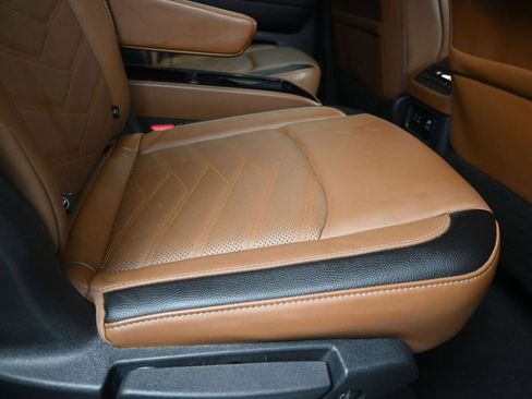 Used 2025 Nissan Pathfinder Platinum FWD image 23