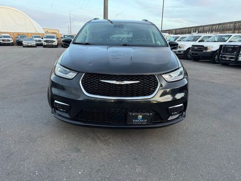 Used 2021 Chrysler Pacifica Touring-L image 11