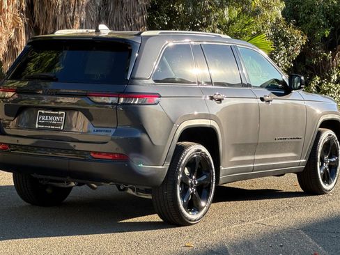 New 2025 Jeep Grand Cherokee Limited w/ Black Appearance Package AWD/4WD image 3