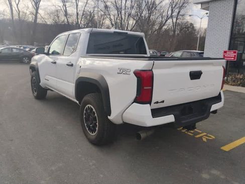 Used 2024 Toyota Tacoma TRD Off-Road image 5
