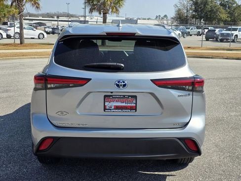 Used 2022 Toyota Highlander XLE image 3
