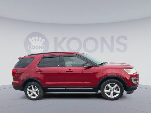 Used 2017 Ford Explorer XLT w/ Equipment Group 202A image 1