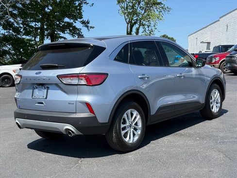 Used 2022 Ford Escape SE w/ Cold Weather Package FWD image 4
