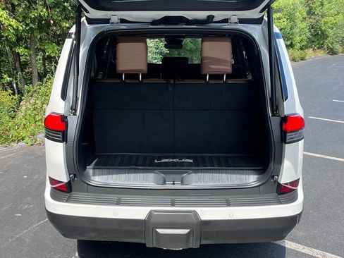 Used 2024 Lexus GX 550 w/ Accessory Package (2T) AWD/4WD image 23