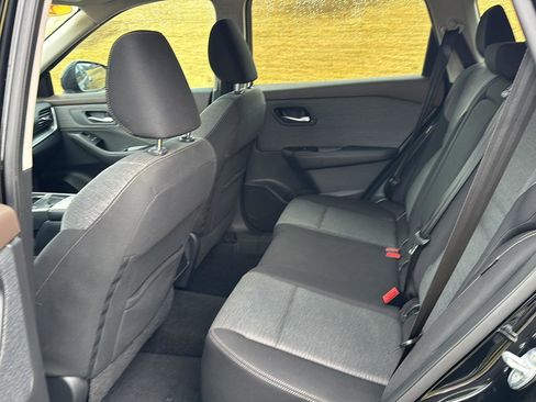 Used 2022 Nissan Rogue SV image 9