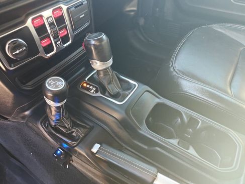 Used 2022 Jeep Gladiator Overland w/ Popular Equipment Package image 24