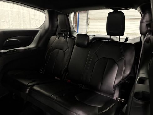 Used 2025 Chrysler Pacifica Select FWD image 44