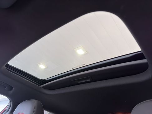 Used 2024 Chevrolet Trax RS w/ Sunroof Package image 8