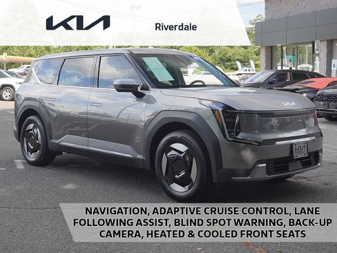 Used 2024 Kia EV9 Light Long Range RWD image 1