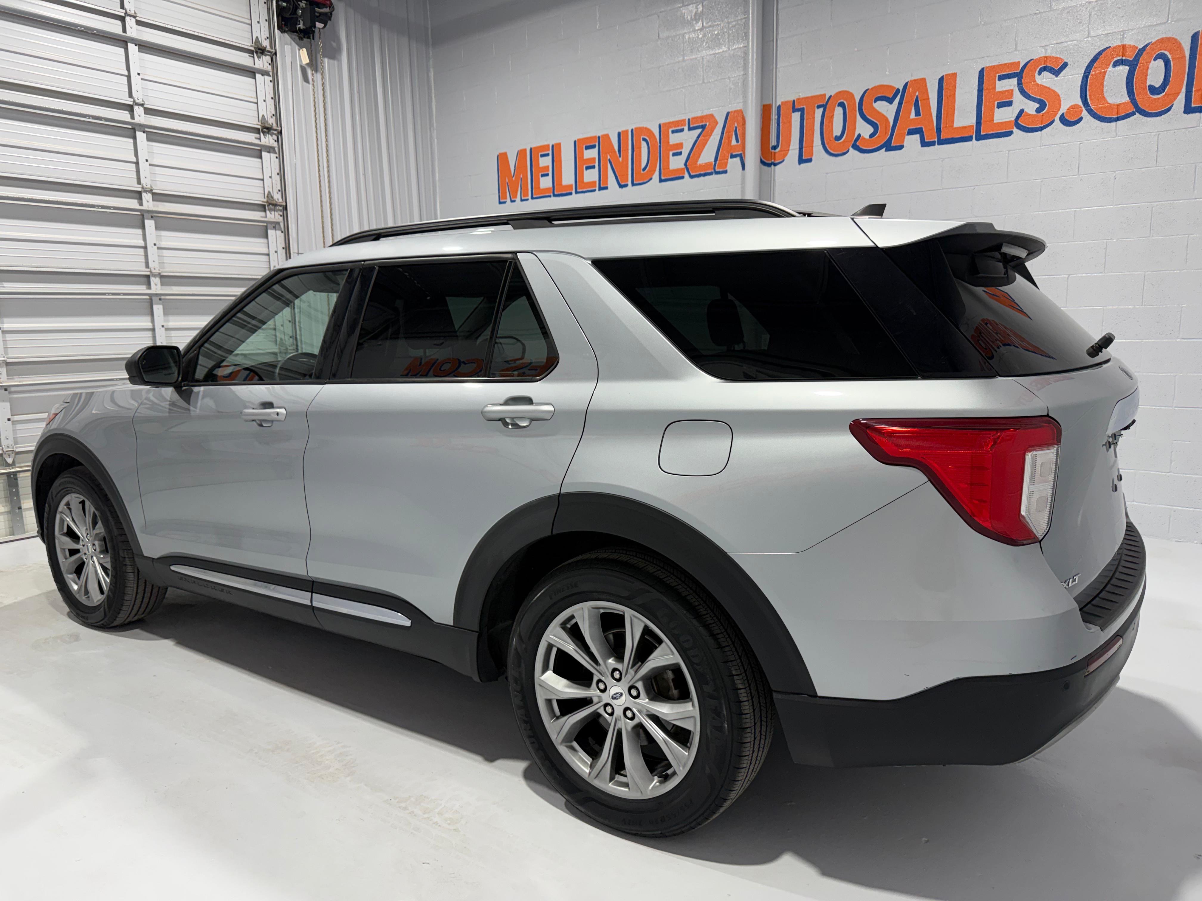 Used 2022 Ford Explorer XLT w/ Equipment Group 202A RWD image 3