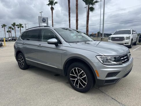 Used 2021 Volkswagen Tiguan SE w/ Panoramic Sunroof Package FWD image 3