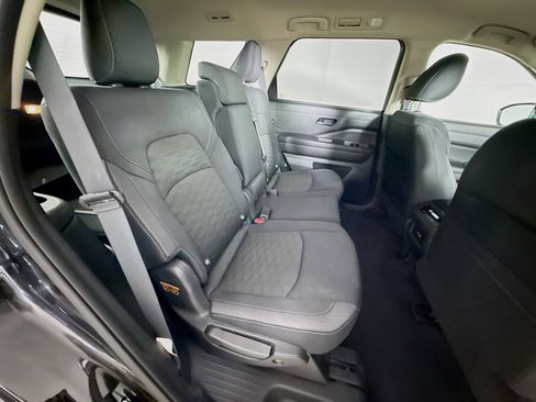 Used 2025 Nissan Pathfinder SV FWD image 34
