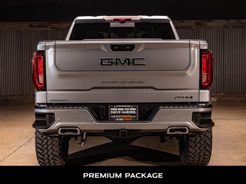 Used 2025 GMC Sierra 1500 AT4 w/ Technology Package image 8