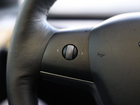 Used 2023 Tesla Model Y Long Range AWD/4WD image 34