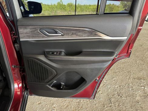 Used 2025 Jeep Grand Cherokee Limited w/ Trailer Tow Package AWD/4WD image 33