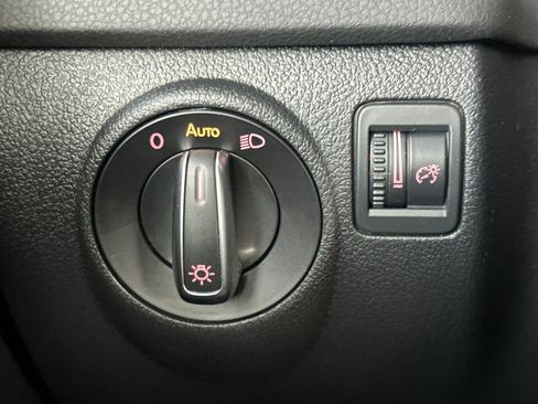 Used 2017 Volkswagen Tiguan S image 31