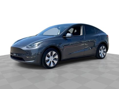 Used 2024 Tesla Model Y Long Range AWD/4WD image 1