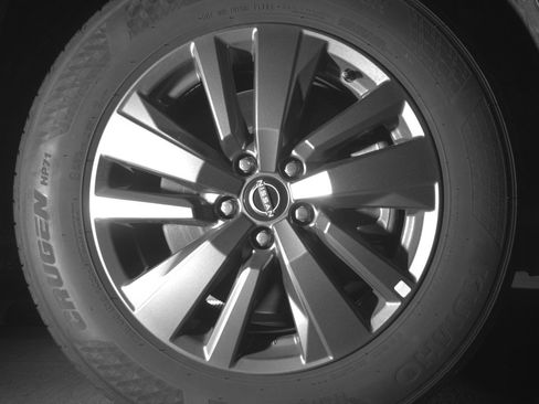 Used 2025 Nissan Pathfinder SV image 13