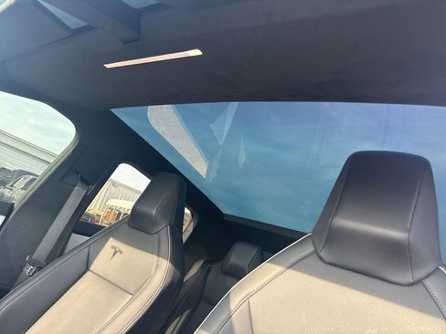 Used 2024 Tesla Cybertruck AWD Crew Cab image 6