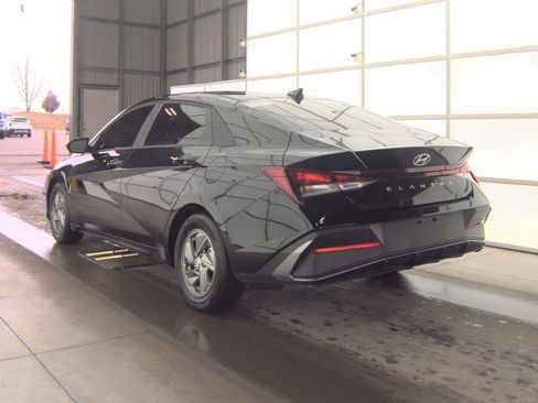 Used 2025 Hyundai Elantra SE FWD image 19