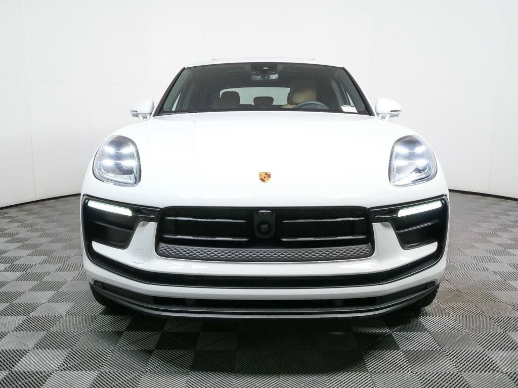 Certified 2026 Porsche Macan AWD/4WD image 36