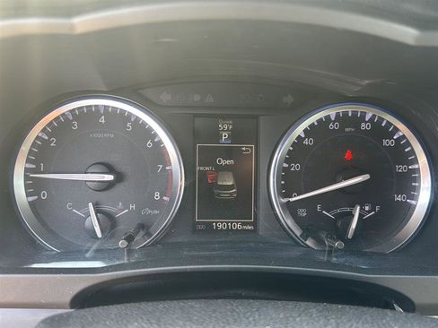 Used 2016 Toyota Highlander XLE image 12