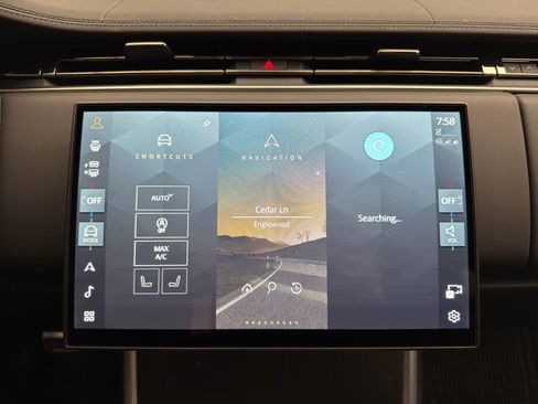 Certified 2025 Land Rover Range Rover SE image 9